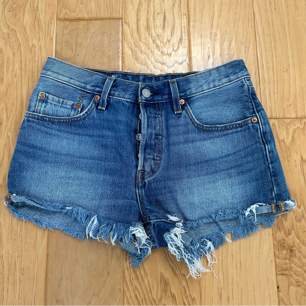 Levi’s 501 Denim Jean Shorts 27 High rise Button Fly Distressed Fray